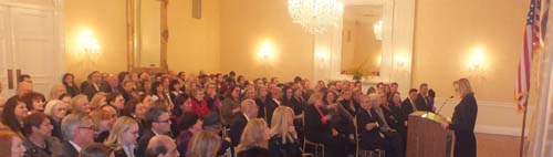 Ronnie Perl introducing&nbsp;Mr. Rumsfeld.  Photo by:  Vincent Menza