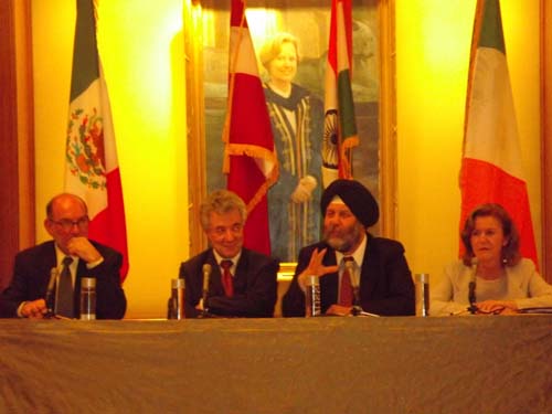 Ambassador Luis Alfonso de Alba G�ngora 