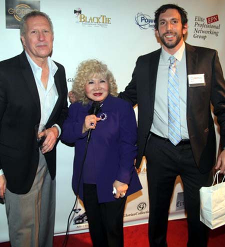 Nick Alessi&nbsp;with door prize winner Jeffrey Borenstein CMO MedStartr