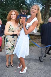 Bernadette Peters and Beth Ostrosky Sterv and dog Diva. Photo by: Rose Billings