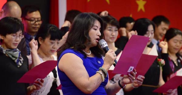 Lily Xu Leading the Committee pledge
