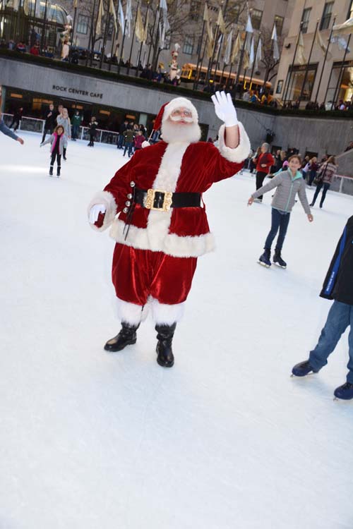Santa wishing all A Merry and Happy Holiday. Photo by: Rose Billings/Blacktiemagazine.com