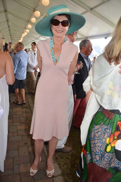 Dianne Taylor (Mayor Bloomberg in the background). Photo by: Rose Billings/Blacktiemagazine.coim