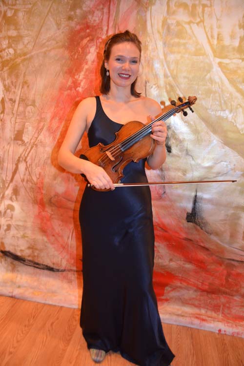 Violin: Tamsin Waley-Cohen. Photo by: Rose Billings/Blacktiemagazine.com
