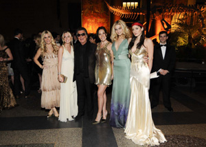 Roberto Cavalli with Winter Dance Chairs Tinsley Mortimer, Amanda Hearst, Fabiola Beracasa, Claire Bernard, and Arden Wohl  AMNH\D. Finnin