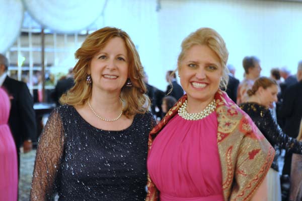 Emcee Shari Einhorn of News 12 LI with Event Chair and NFBHC Vice President Melanie McEvoy at last year's gala.