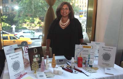 Ellza Bellezza at her sponsorship table