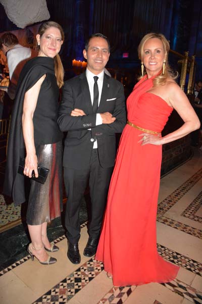 Gabriel Isler Miss U​nivers, Valentin Hern​andez and Yaz Hernan​dez​.  Photo by: Rose Billings/Blacktiemagaine.com