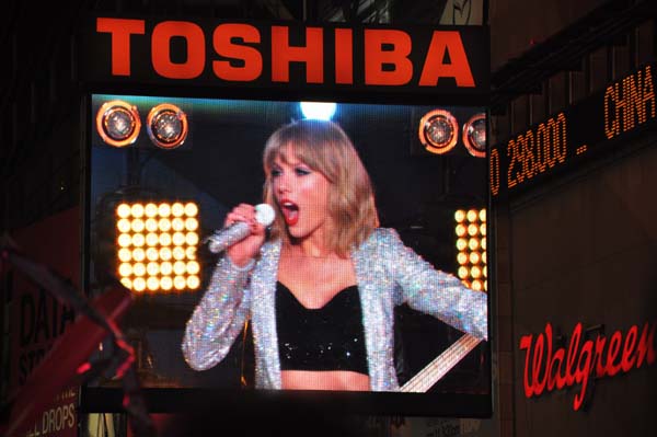 Taylor Swift.  Photo by:  Bonnie Comley