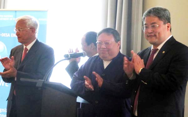 Mr. Zhang Guobao, Former Vice Chairman, National Development and Reform Commission and former Director of the National Energy Administration of China,Dr. Patrick Ho. Secretary-General of the China Energy Fund Committee,  Mr. Zang Jianjun,Vice President of China Energy Fund Committee.