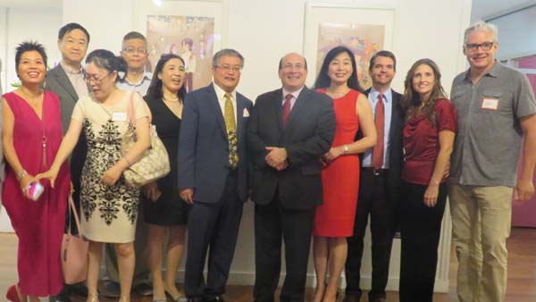 Lu Mei, David Yang, Dr. Jeannie Yi, Ronald Lee, Ron Insana, Cindy Deng,