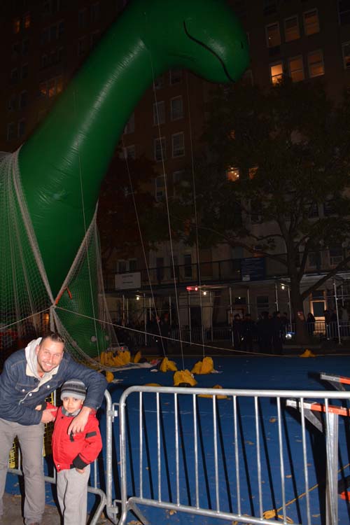 Tominno Kelemen and Sinclair Dino Balloon. Photo by: Rose Billings/Blacktiemagazine.com