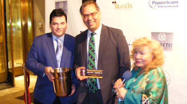 Door Prize winner Christopher Butt of Citi Habitats