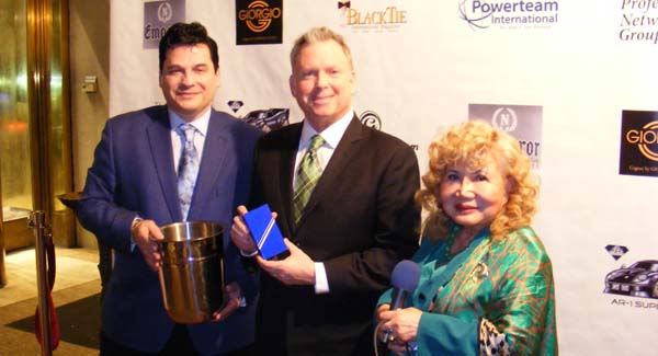   Door Prize winner William 'Chip' Ledford Executive Director Morgan Stanley