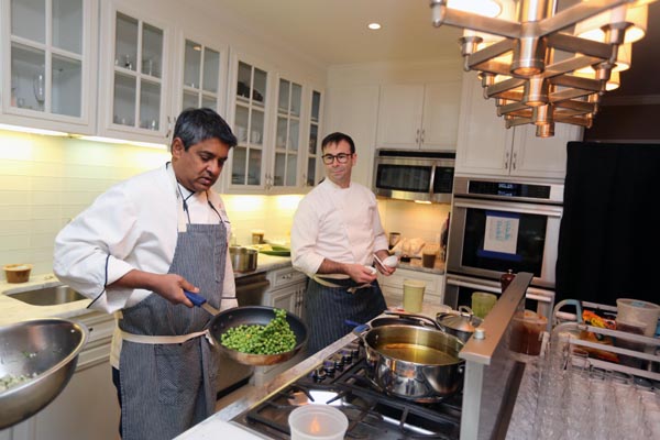 Chef Floyd Cardoz and Chef Robb Garceau prepare the meal Photo credit: ©Jaffer Snaps India.