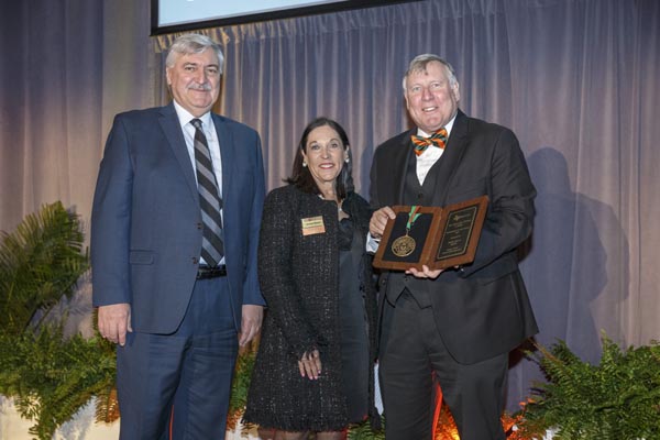 Naveen Jindal School of Management Dean Hasan Pirkul, (left) presented Venise Stuart BS79 with a Distinguished Alumni Award; President Richard C. Benson (right).Photo by: Randy Anderson, courtesy of The University of Texas at Dallas 