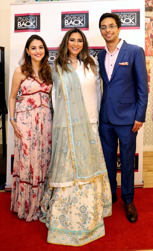 Meeera Gandhi with Yash and Binaisha Dongre. Photo by: Photos By Snaps India, Jaffer