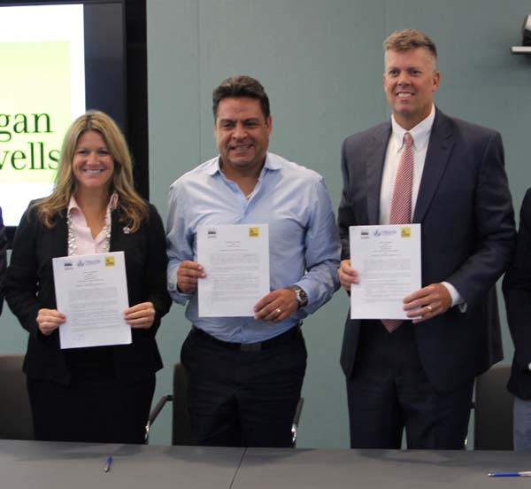 Left: Tonya Steiner, Executive Director Global Access to Cancer Care Foundation Middle: Luis Revilla, Mayor of the City of La Paz 