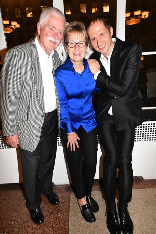 Patrick Michael with his parents Michael & Sue Smith. Photo by: Rose Billings/Blacktiemagaizne.com