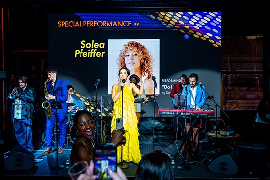 Solea Pfeiffer and Third Reprise