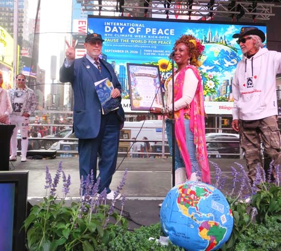 Paul Sladkus, Presented with a United Nations Award