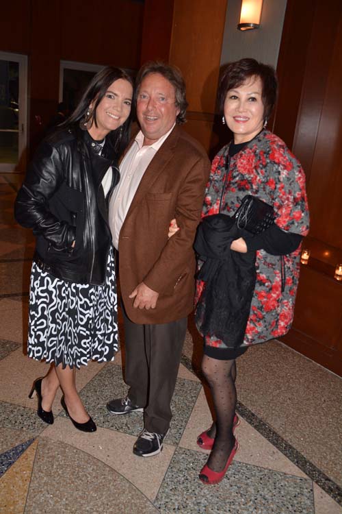 Richard Gelfond and his lovely wife, with Yue Sai Kan .  Photo by:  Rose Billings/Blacktiemagazine.com