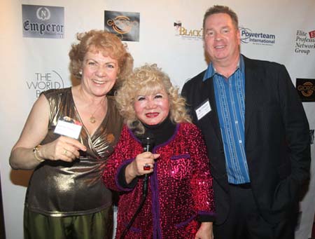 Paula Oleska, Gloria Cressler with door prize winner James Grundvig CEO/Founder Cloudnician