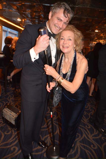 Michael Arenella serenades EAKM . Photo by: Rose Billings/Blacktiemagazine.com