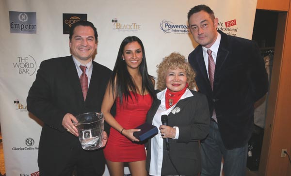   Richard Alan Model Bianca Dev receiving her door prize