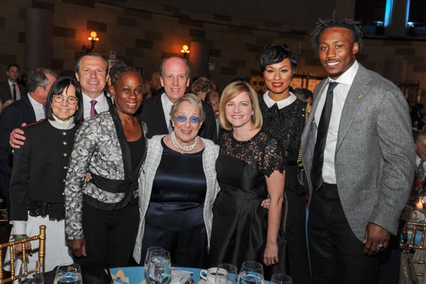 Kimberly Williams, President of the MHA-NYC with the 2017 MHA-NYC Gala honorees: Chirlane McCray, First Lady of New York City; Brandon & Michi Marshall and the Zirinsky Family. Photo by Sean Sime