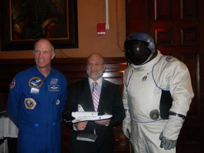 Astronaut Col. Rick Searfoss, Minister of Economy of Curacao, Nasser Hakim and Space Suit